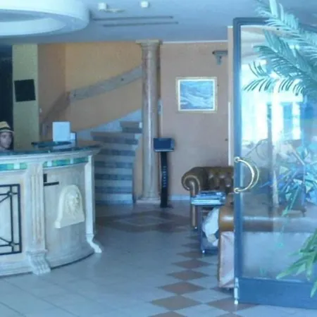 阿利泽酒店 滨海卡瓦莱尔